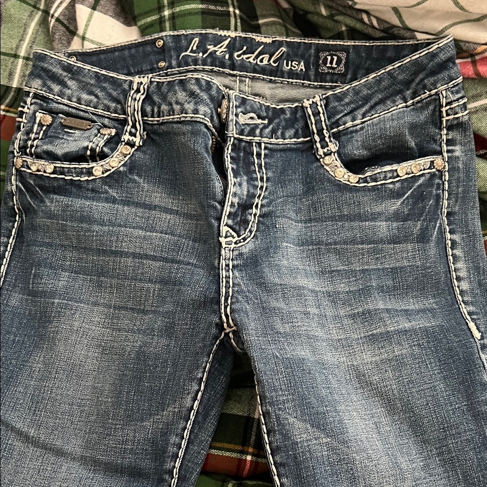 L.A. Idol Distressed Blue Jeans with Sparkling Details